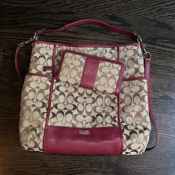 Coach signature hobo with matching wallet - Picture 4 of 6